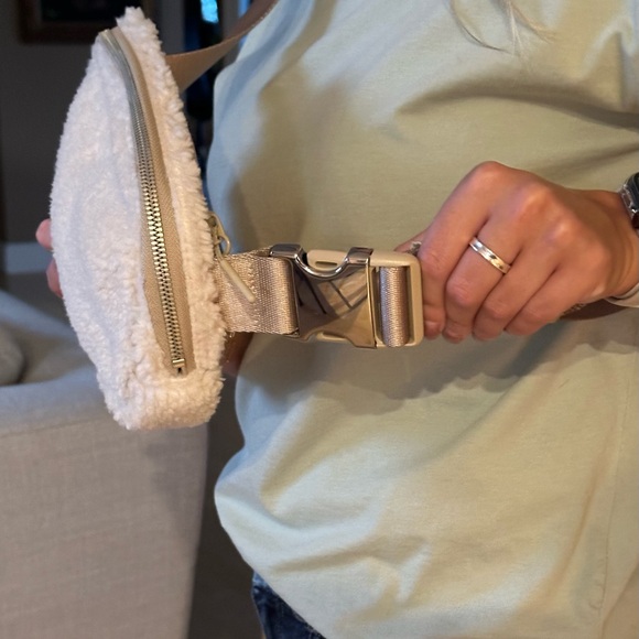 Lululemon Everywhere Belt Bag 1L *Fleece - Picture 8 of 8